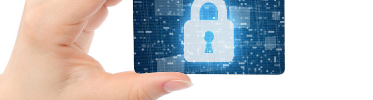 Tipos de certificação digital e para quem são recomendados - mão segurando um cartão criptografado | Penta Certificação Digital