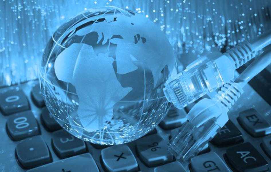 O que é e como funciona a conectividade social - Globo cercado de cabos - Penta Certificação